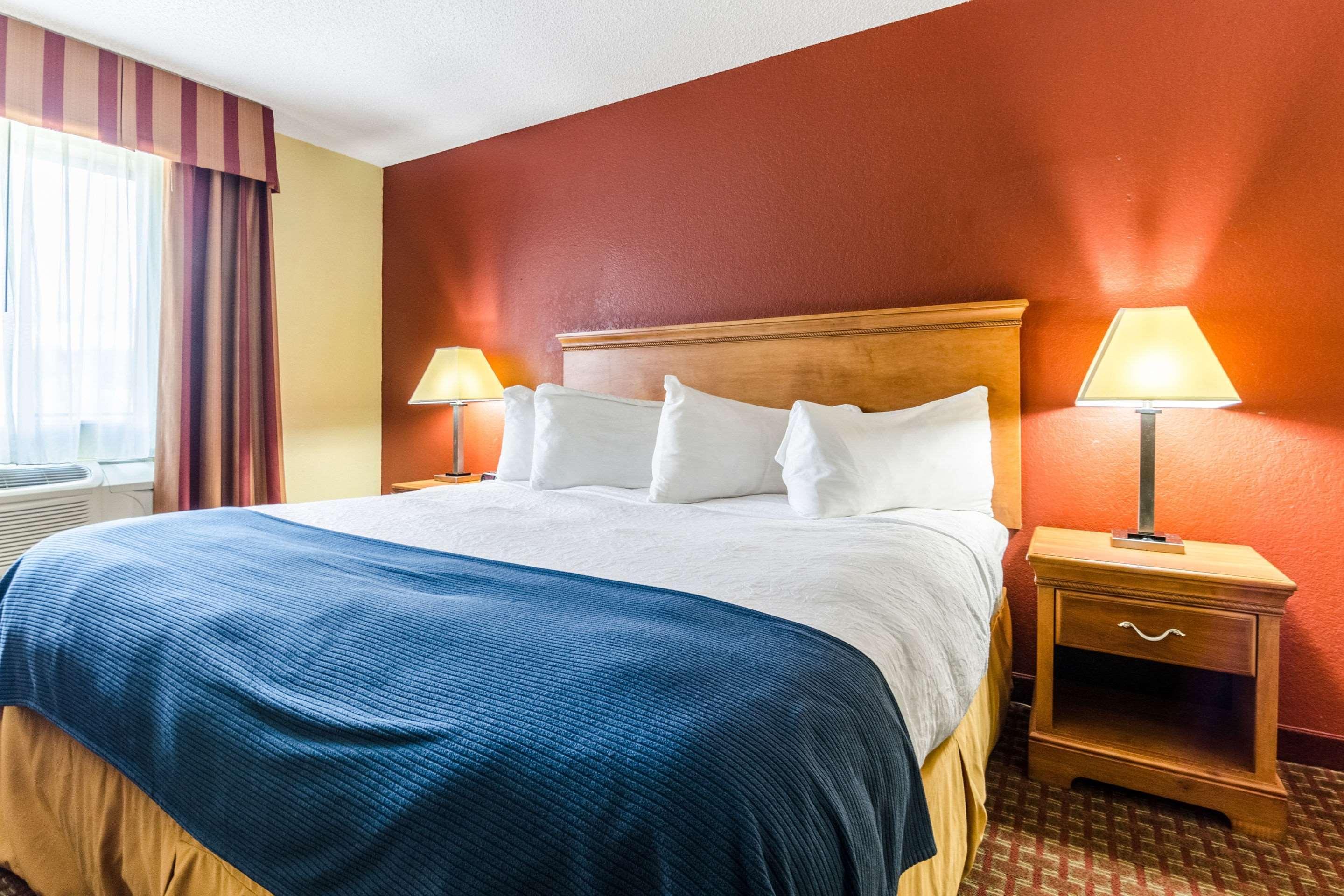 Rodeway Inn & Suites Jacksonville Near Camp Lejeune Exteriör bild