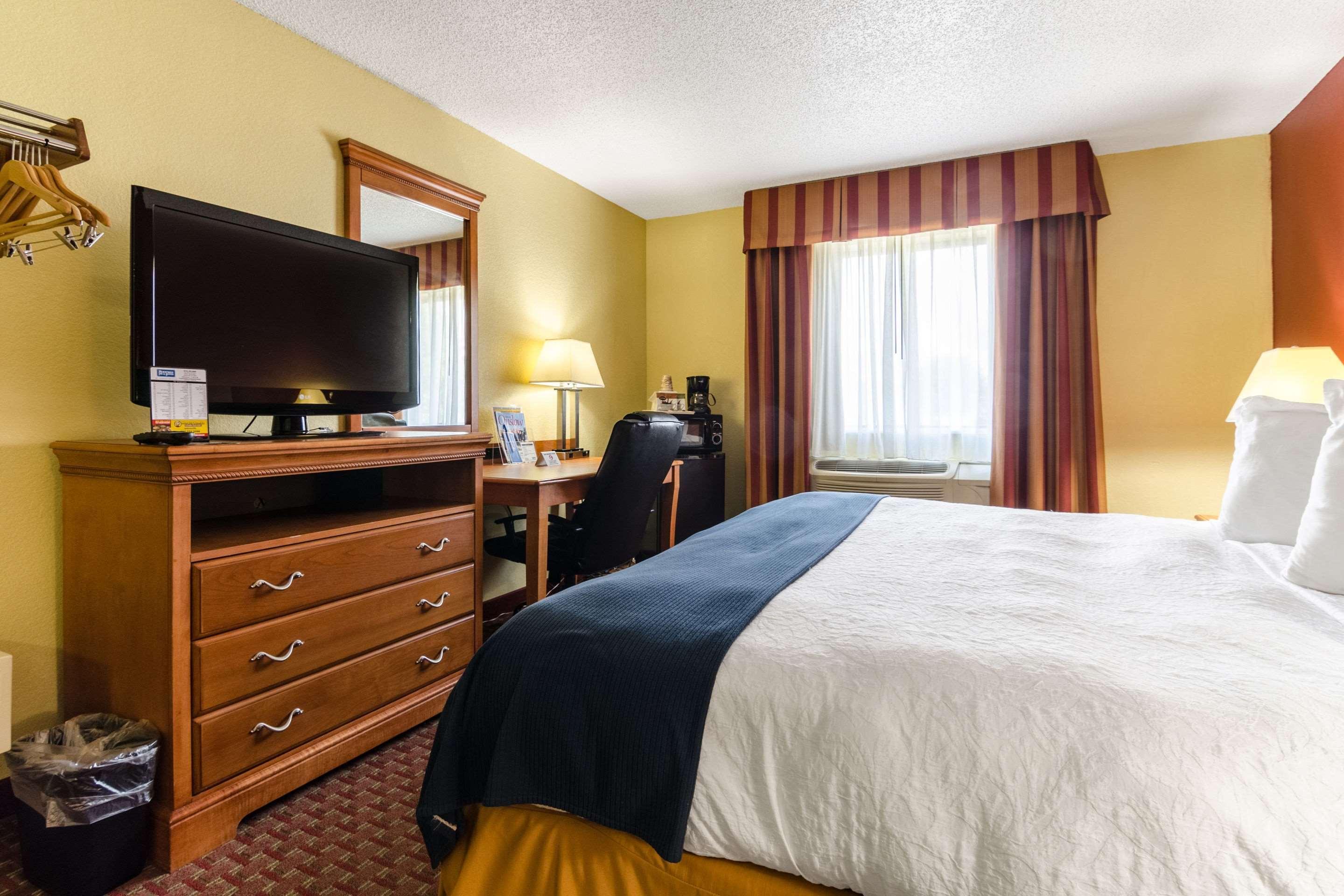 Rodeway Inn & Suites Jacksonville Near Camp Lejeune Exteriör bild