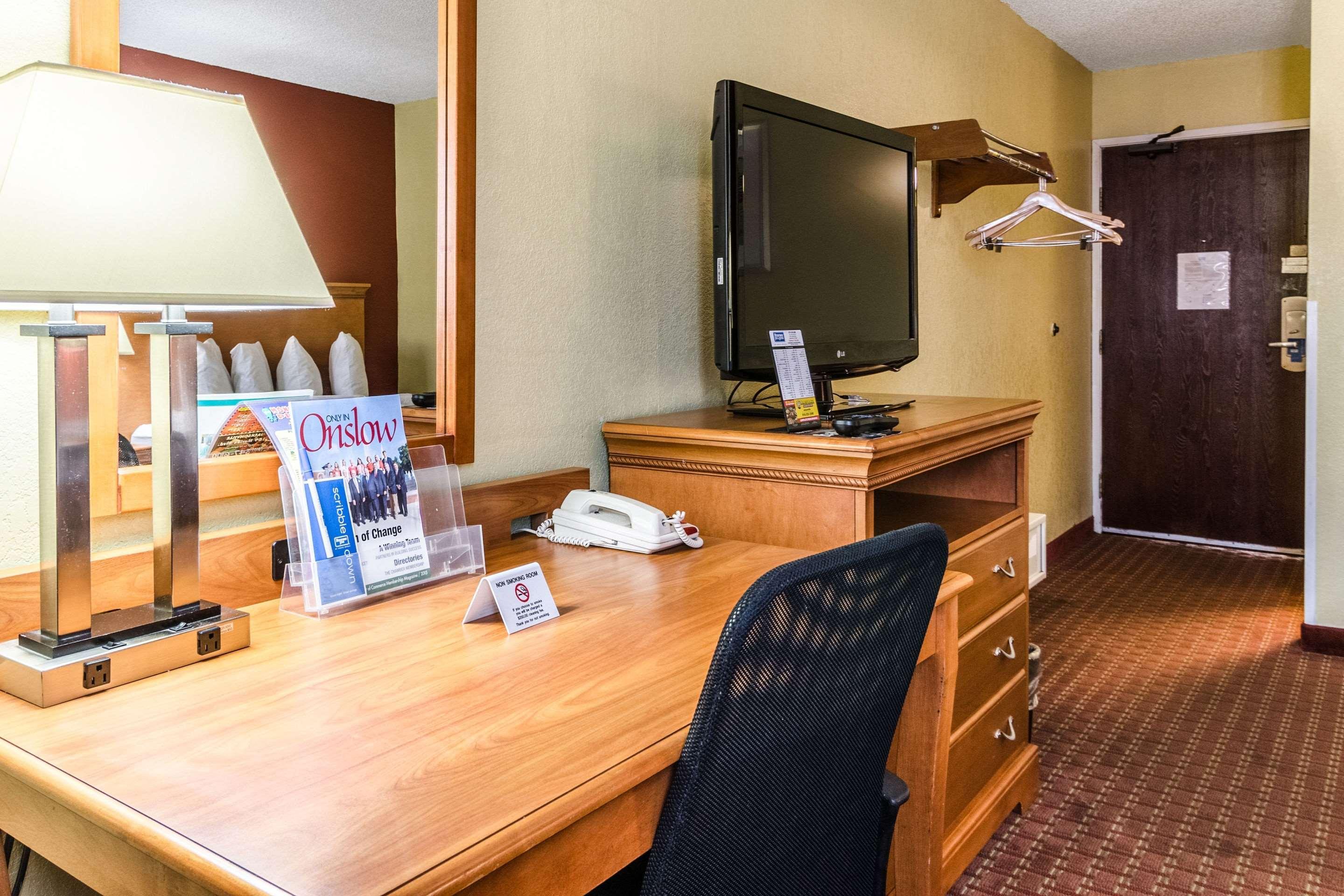Rodeway Inn & Suites Jacksonville Near Camp Lejeune Exteriör bild