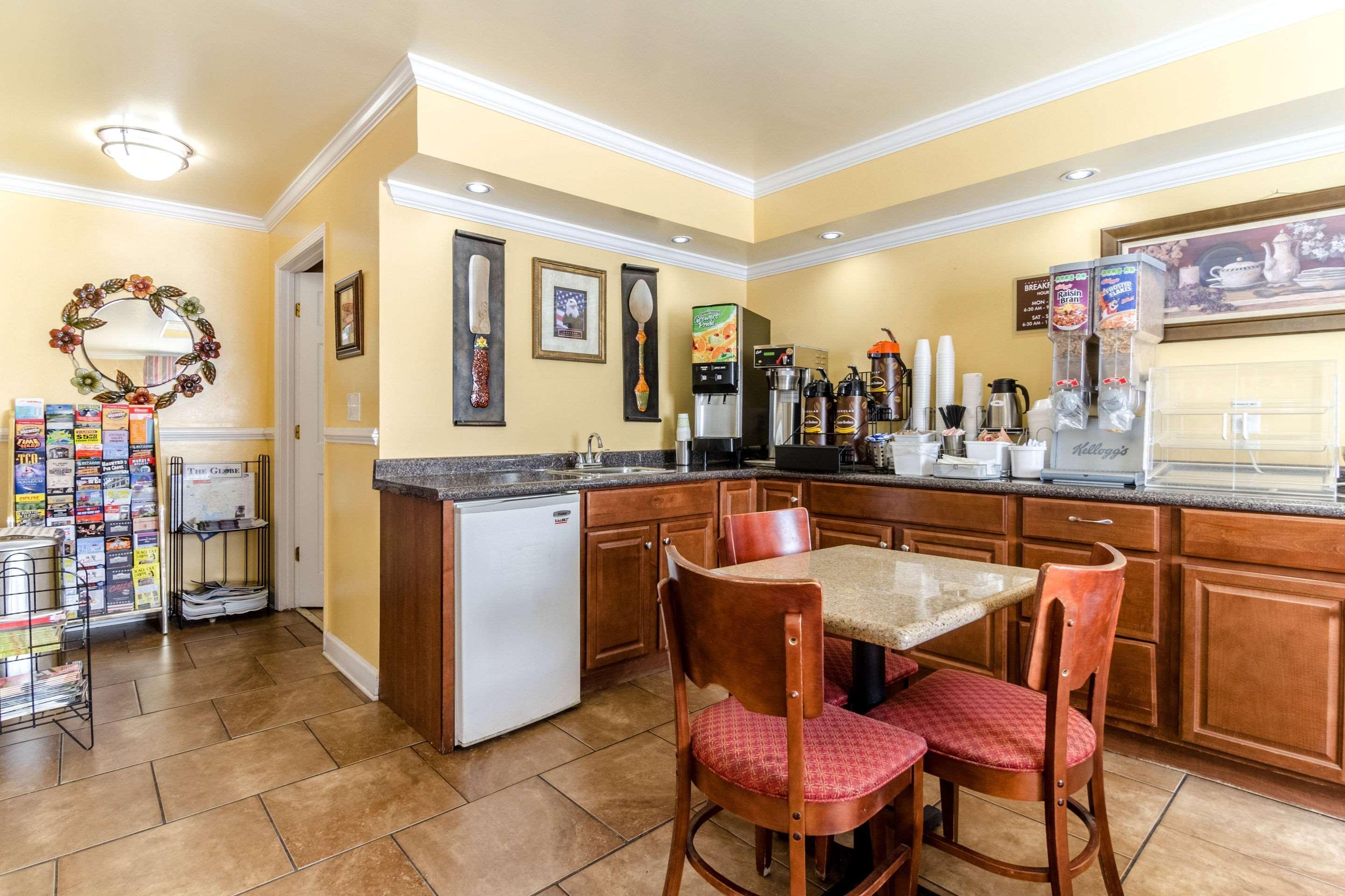 Rodeway Inn & Suites Jacksonville Near Camp Lejeune Exteriör bild