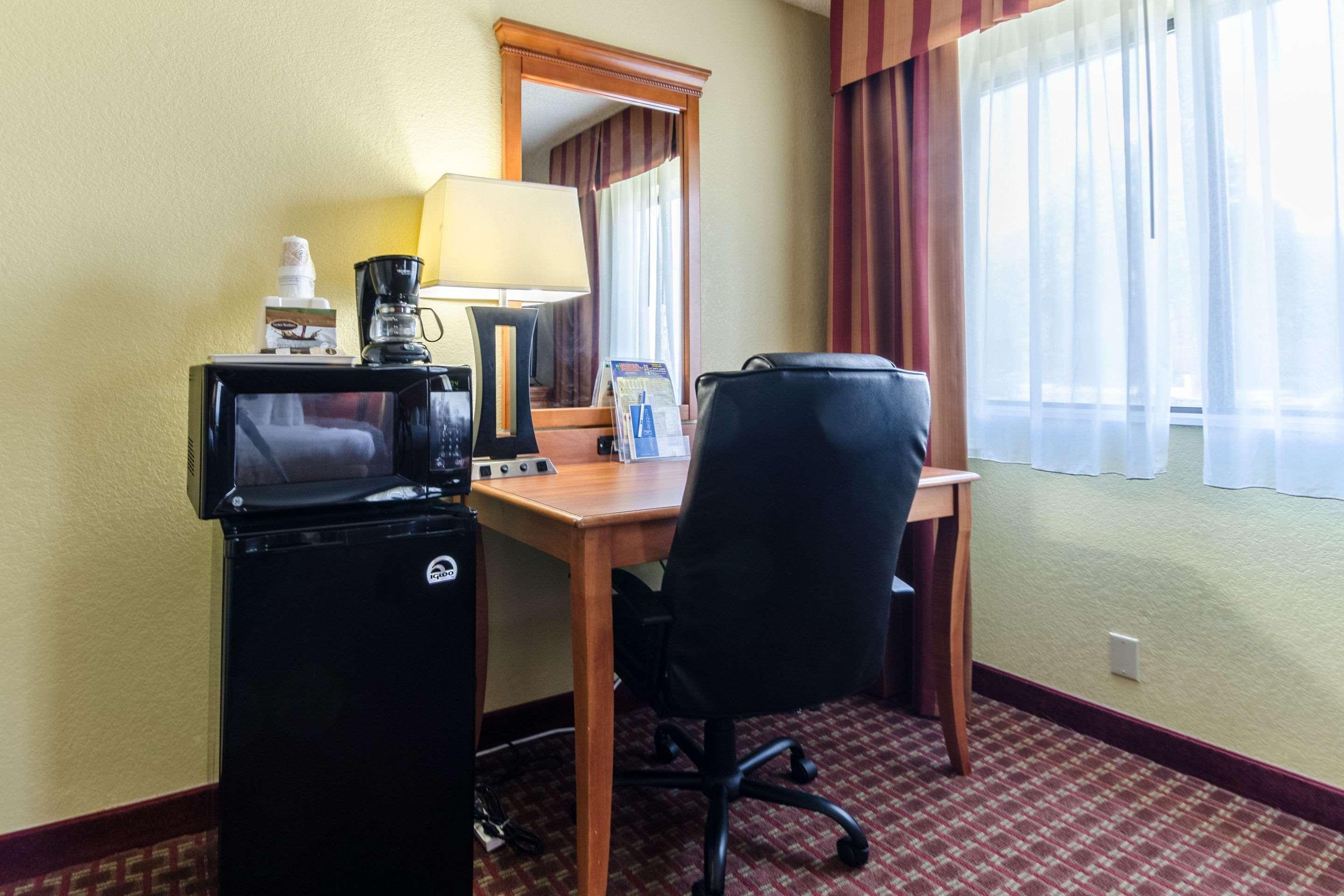 Rodeway Inn & Suites Jacksonville Near Camp Lejeune Exteriör bild
