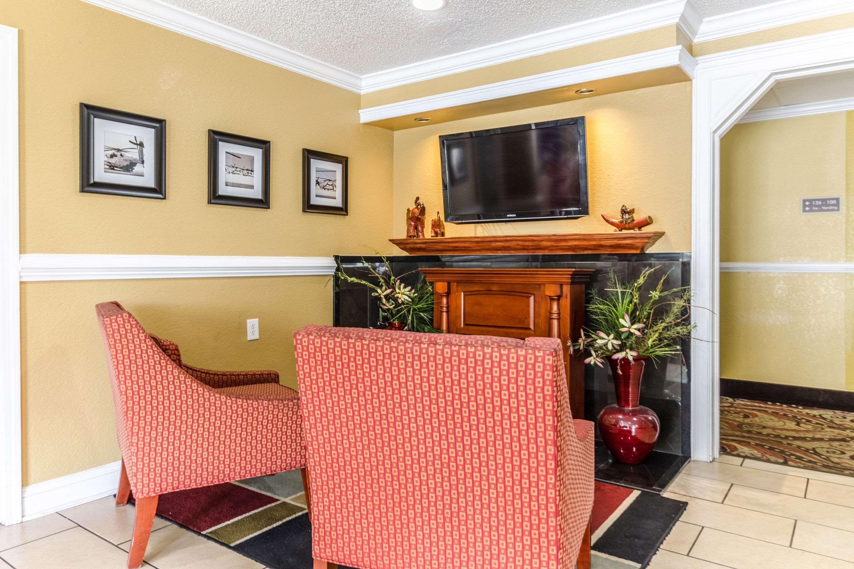Rodeway Inn & Suites Jacksonville Near Camp Lejeune Exteriör bild