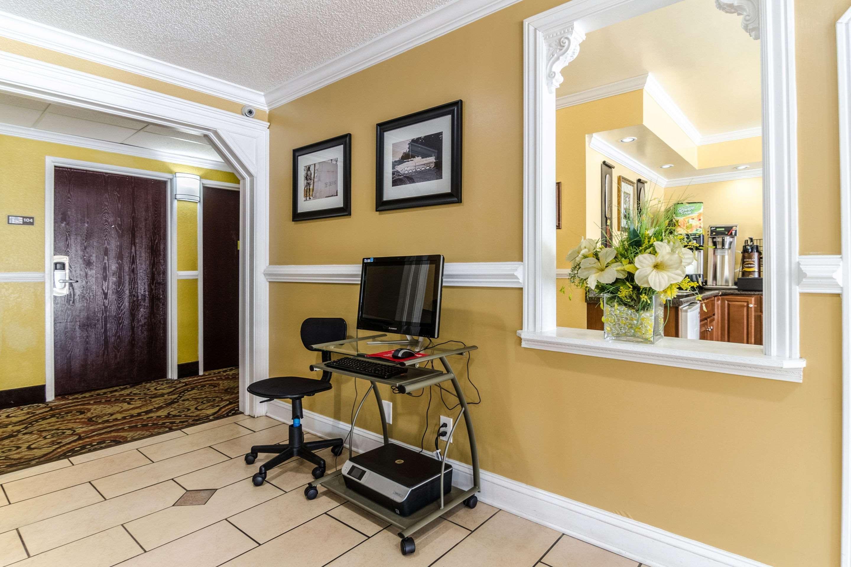 Rodeway Inn & Suites Jacksonville Near Camp Lejeune Exteriör bild