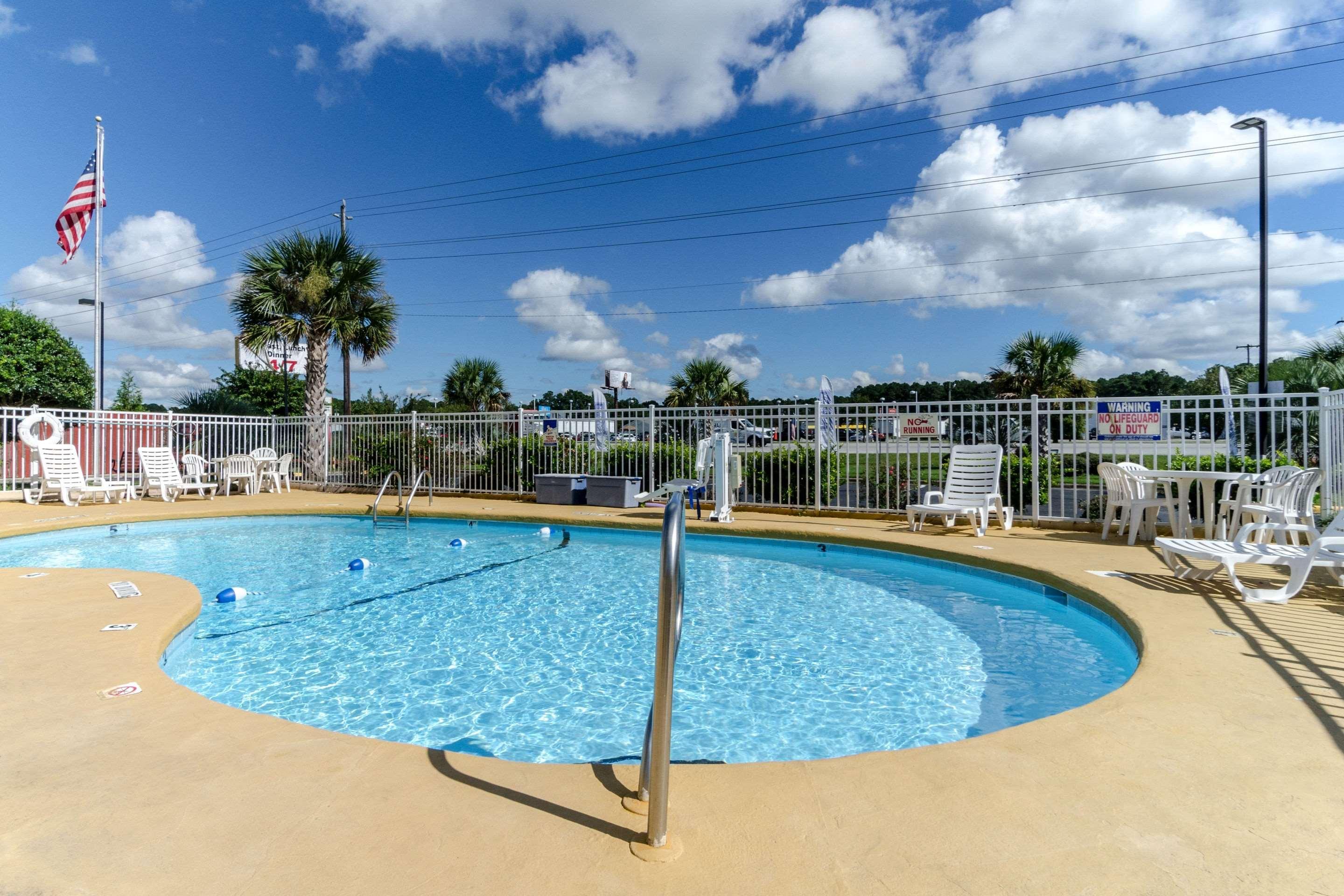 Rodeway Inn & Suites Jacksonville Near Camp Lejeune Exteriör bild