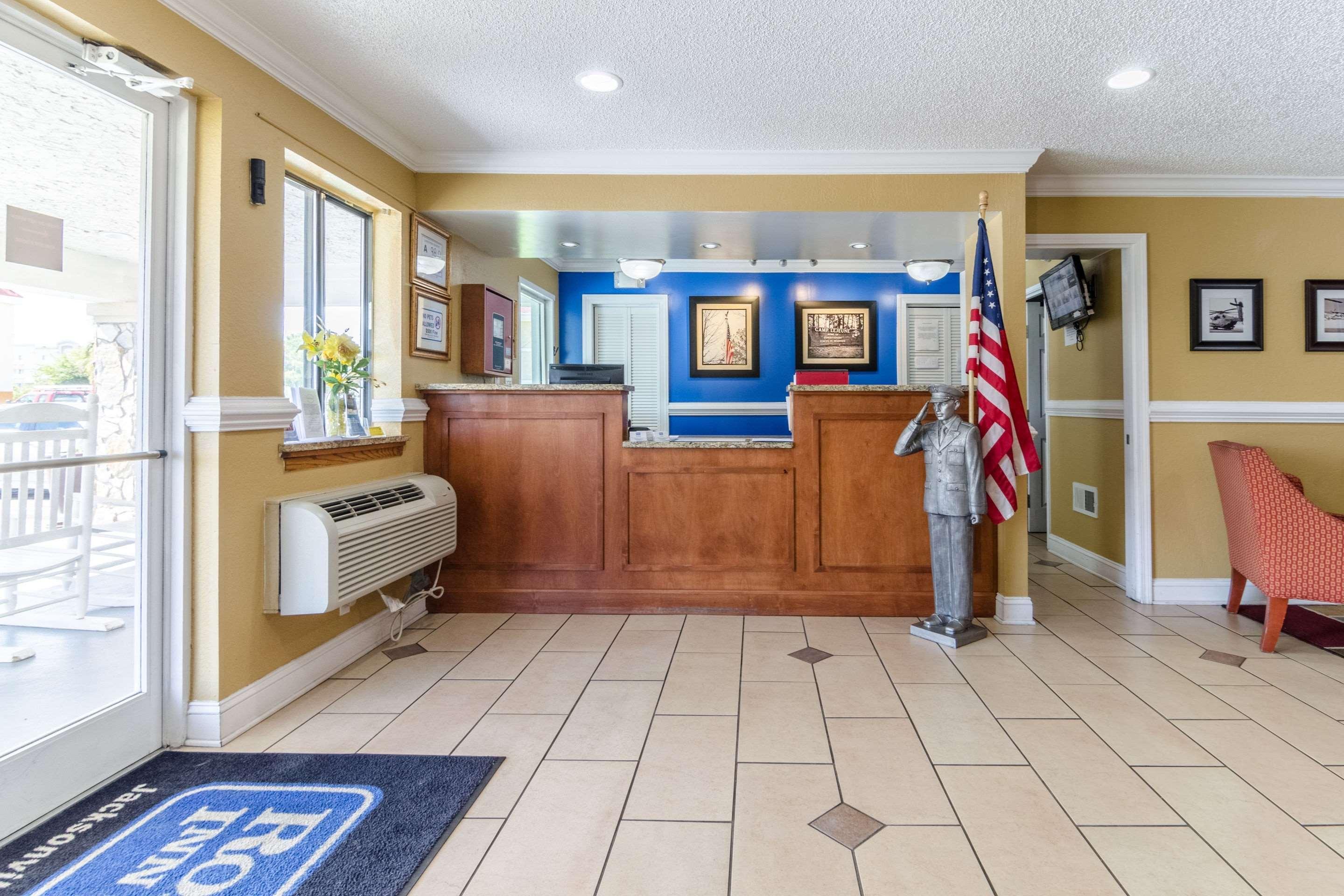 Rodeway Inn & Suites Jacksonville Near Camp Lejeune Exteriör bild