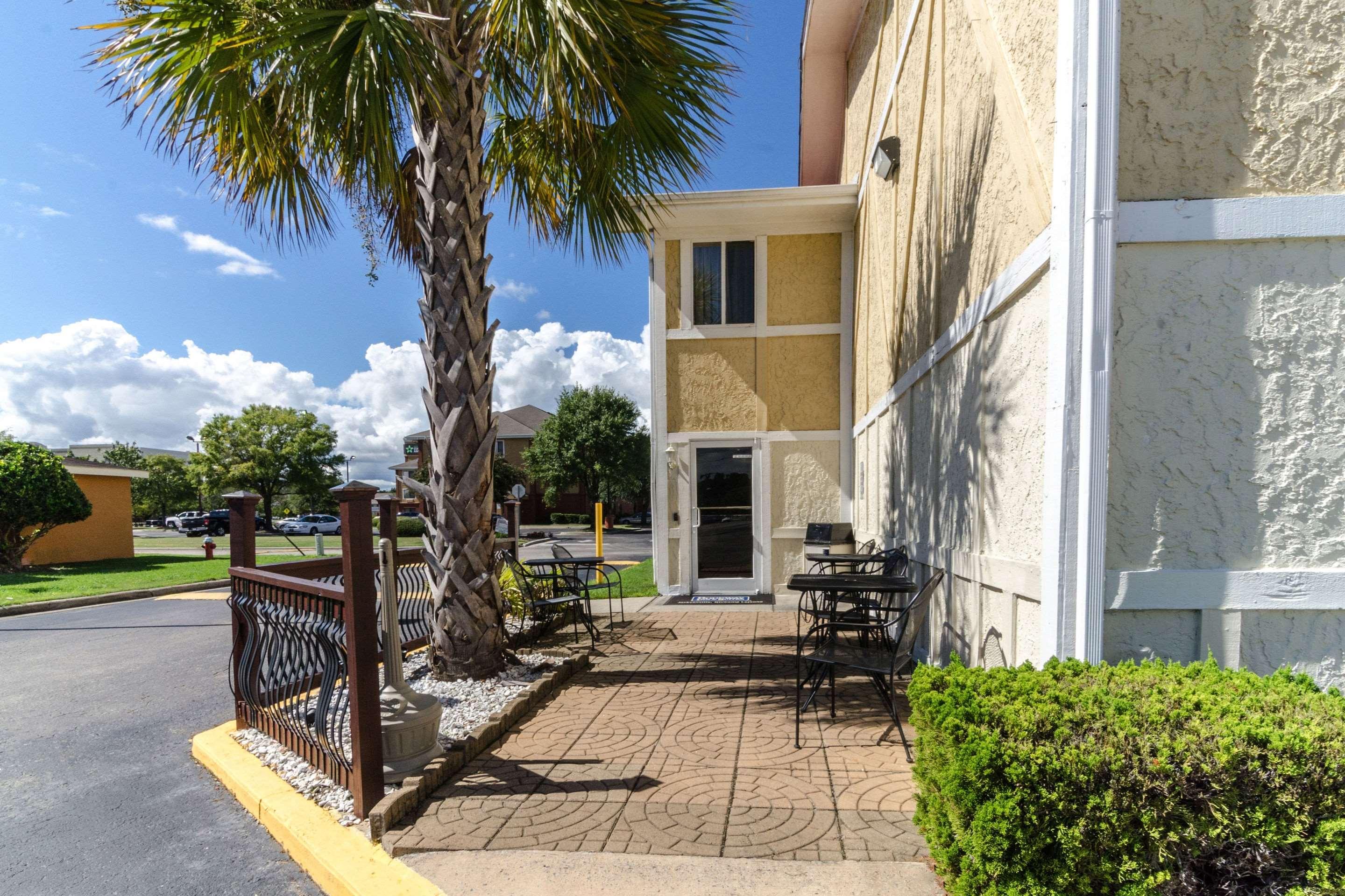 Rodeway Inn & Suites Jacksonville Near Camp Lejeune Exteriör bild